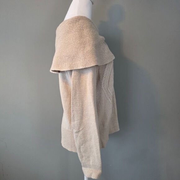 White House Black Market Cashmere Sweater. Medium Twee Normal Glam Holiday Party - Picture 2 of 6